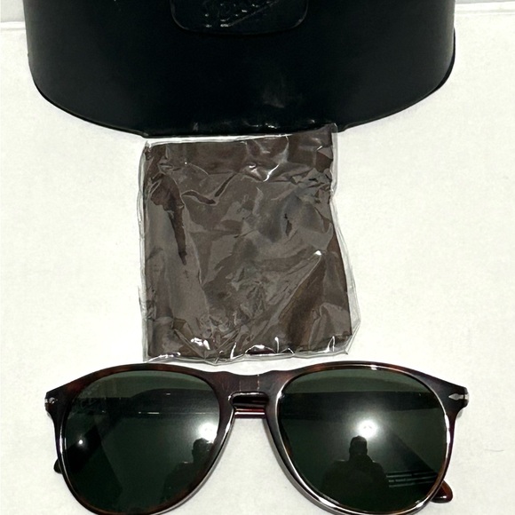 Persol Sunglass - Picture 16 of 16